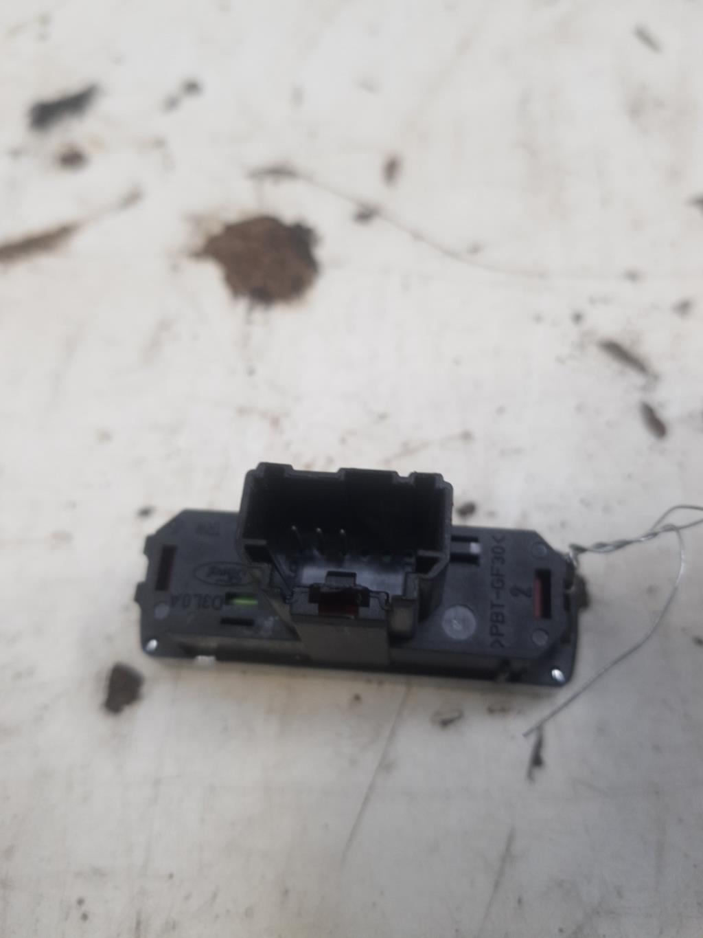 Bouton de warning FORD MONDEO 3 PHASE 1 BREAK  - 1