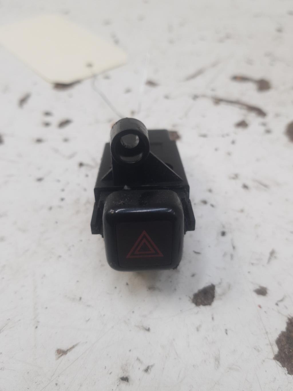 Bouton de warning TOYOTA COROLLA 7  - 1