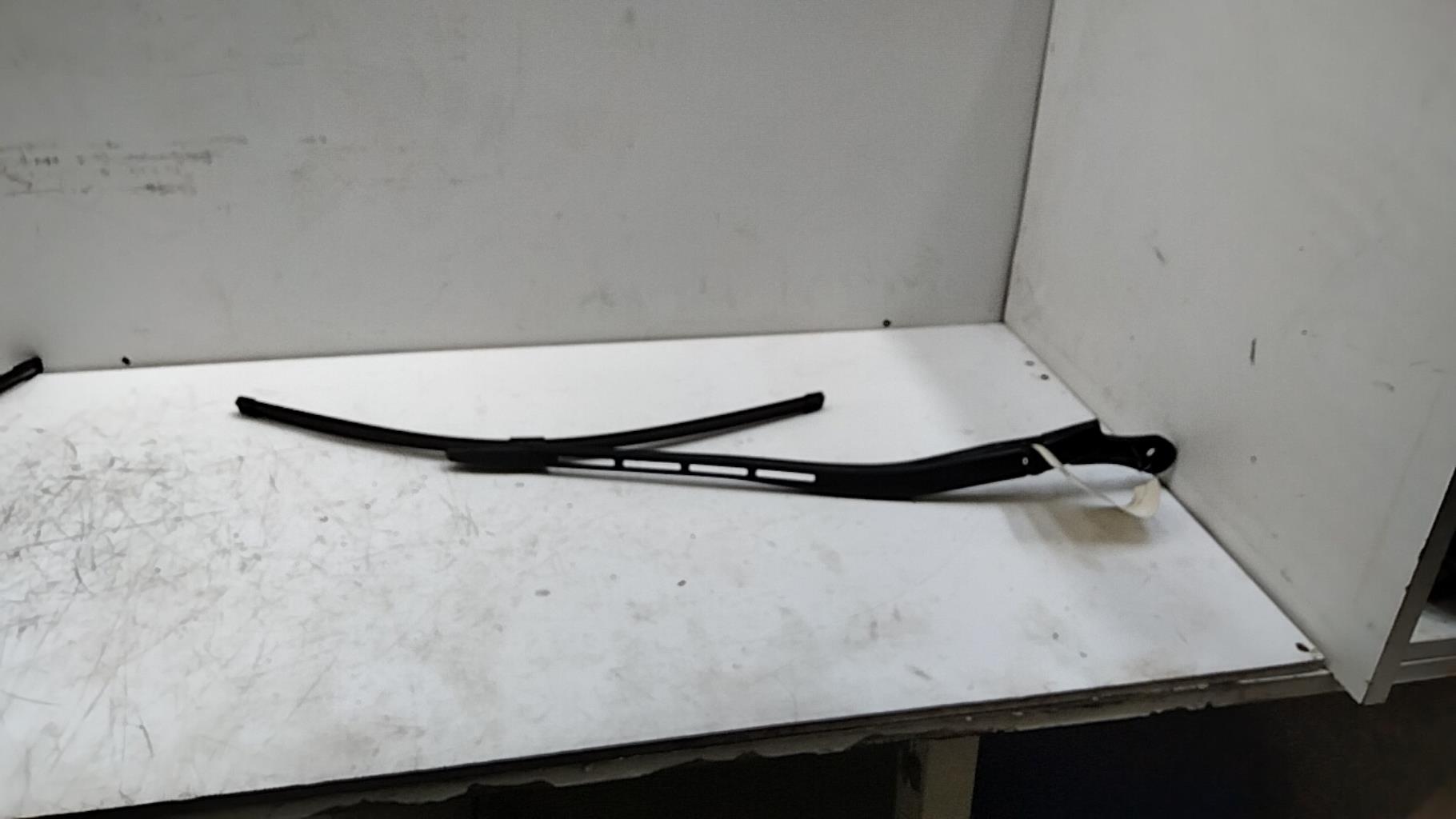Braccio tergicristallo anteriore destro AUDI A4 2 CABRIO PHASE 2 Diésel - 1
