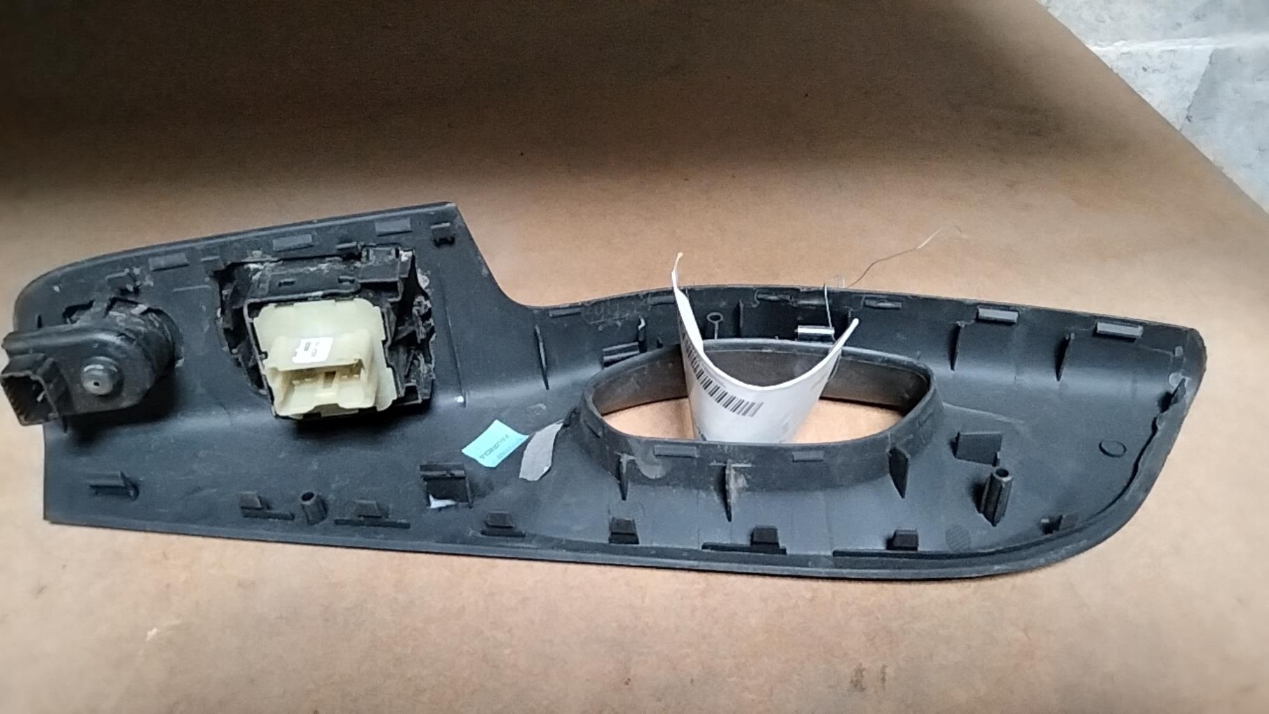 Interrupteur de leve vitre RENAULT TRAFIC 3 Diesel - 1