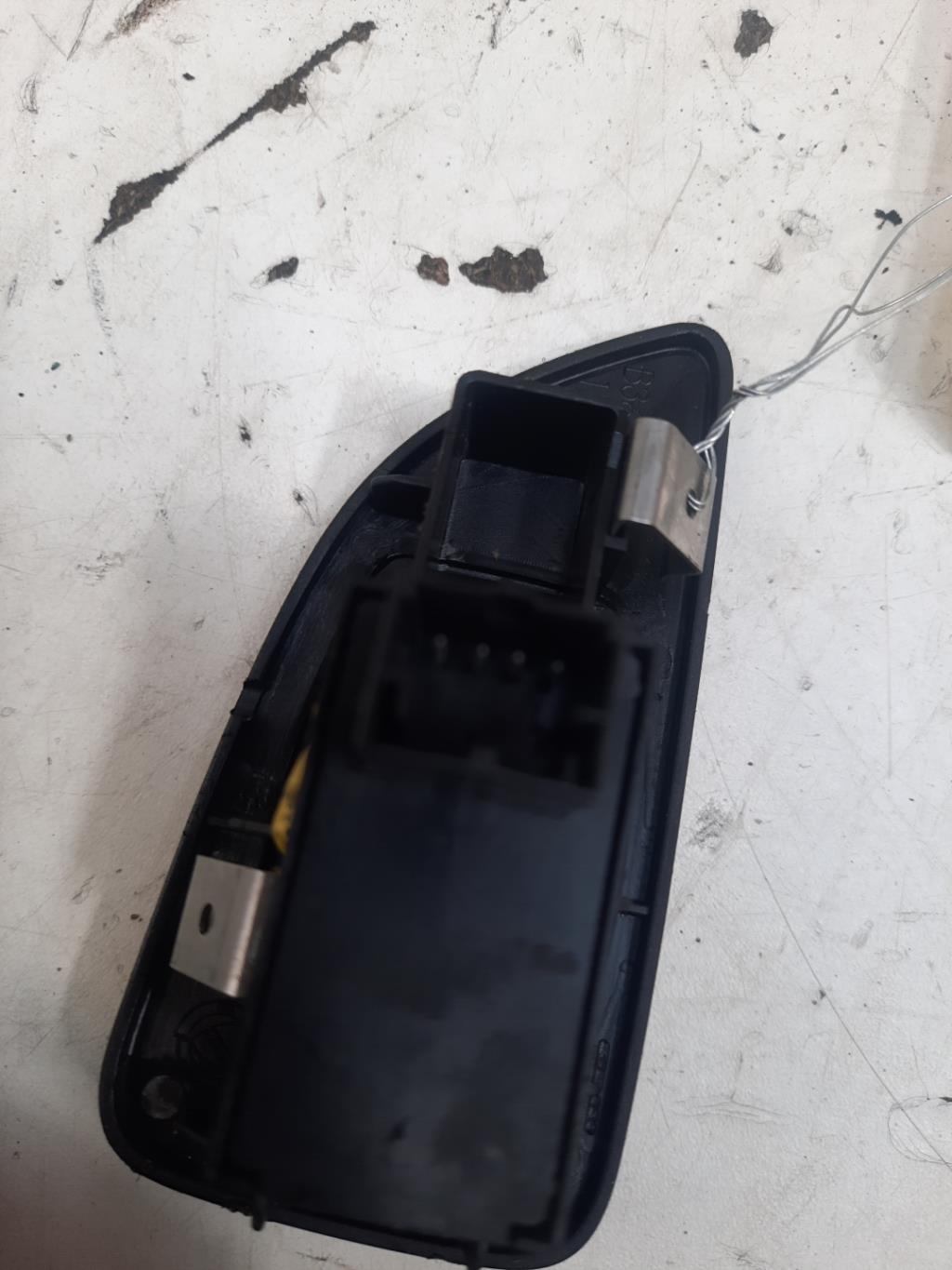 Interruttore lavacristalli posteriore destro FIAT BRAVO 2 Diésel - 1