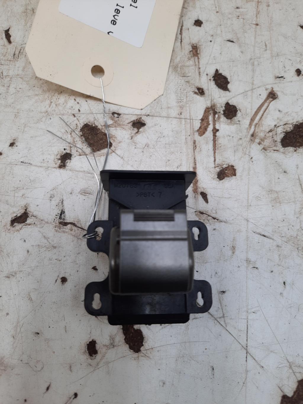 Interruttore lavacristalli posteriore sinistro HONDA FR-V Diésel - 1