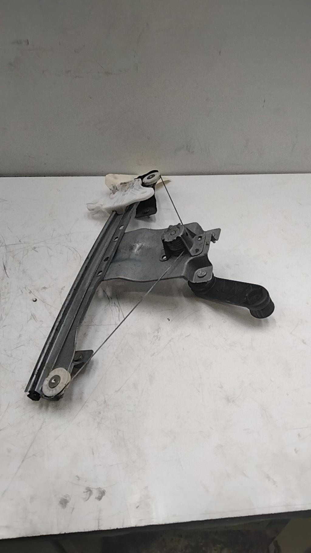 Alzacristalli manuale posteriore sinistro RENAULT CLIO 4 PHASE 1 Diésel - 1