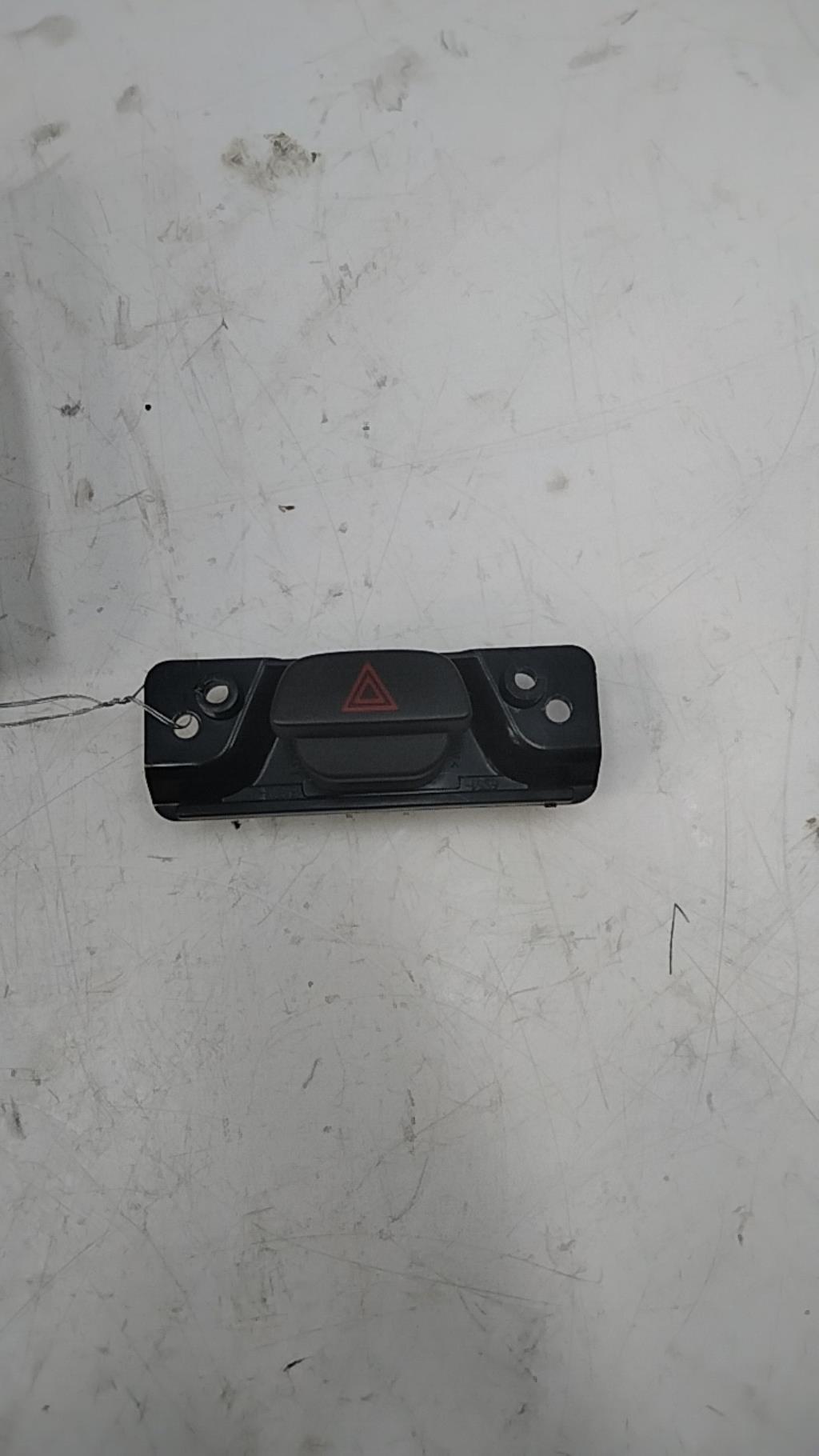 Bouton de warning FORD FIESTA 5 PHASE 2 Diesel - 1