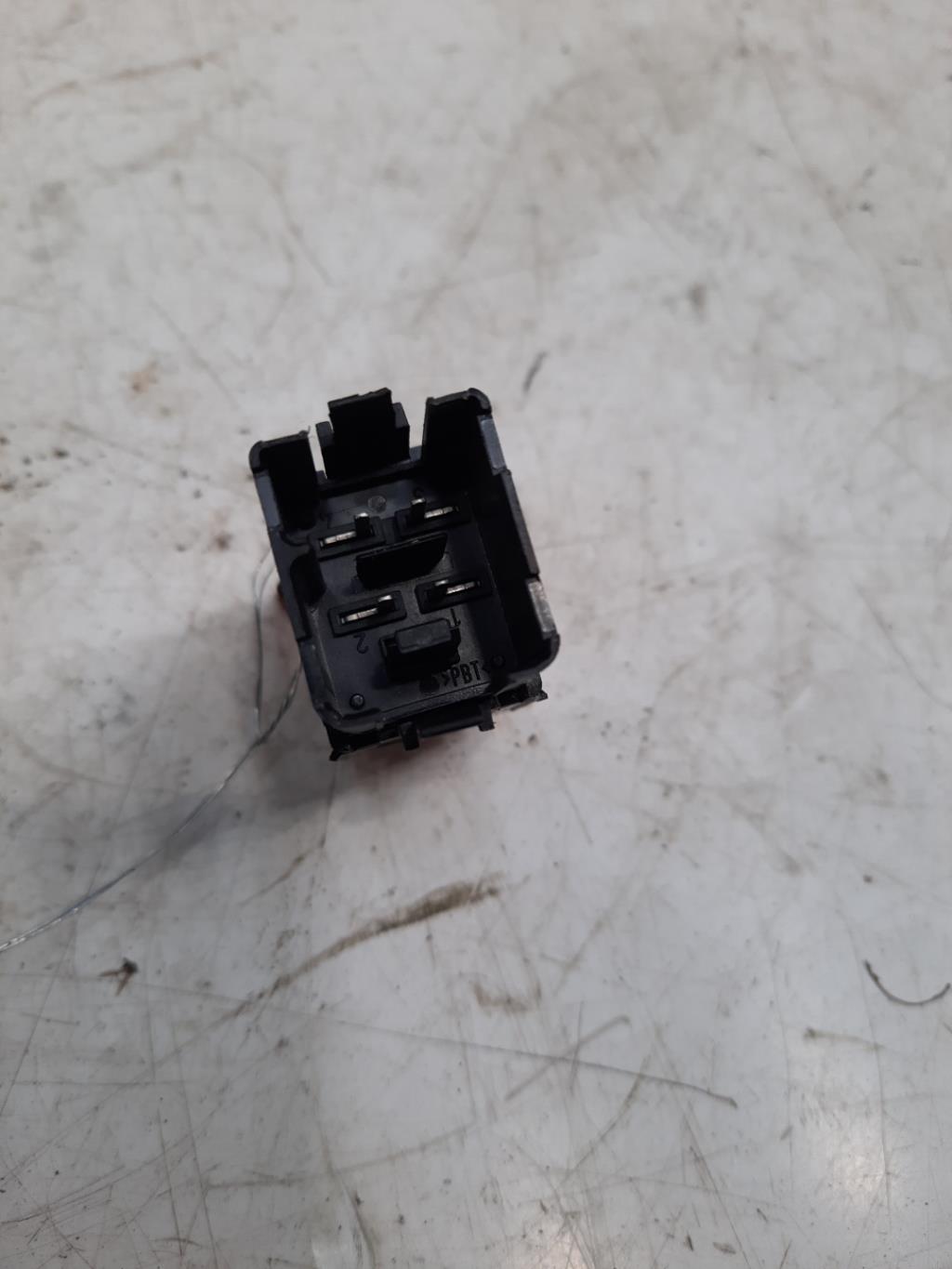 Bouton de warning VOLKSWAGEN SCIROCCO 3 PHASE 1 COUPE Essence - 1