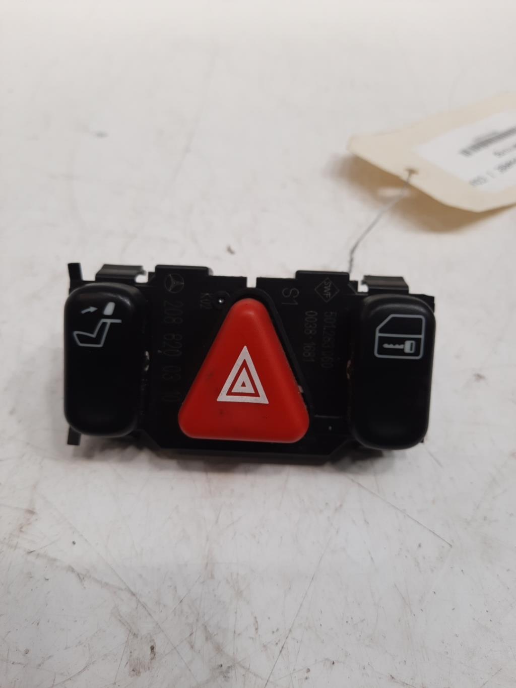 Bouton de warning MERCEDES CLASSE CLK 208 PHASE 1 COUPE  - 1