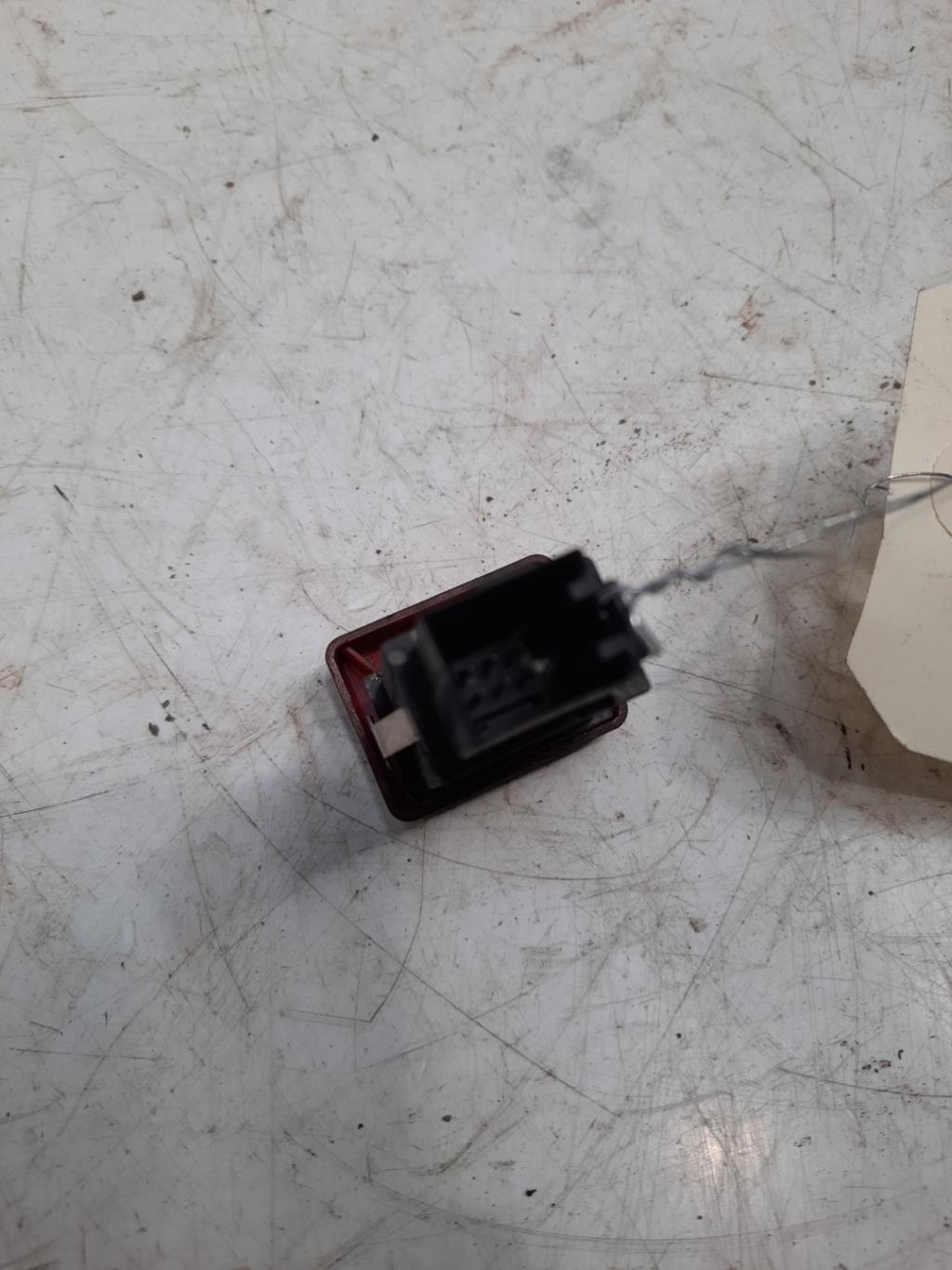Bouton de warning AUDI A4 2 CABRIO PHASE 2 Diesel - 1