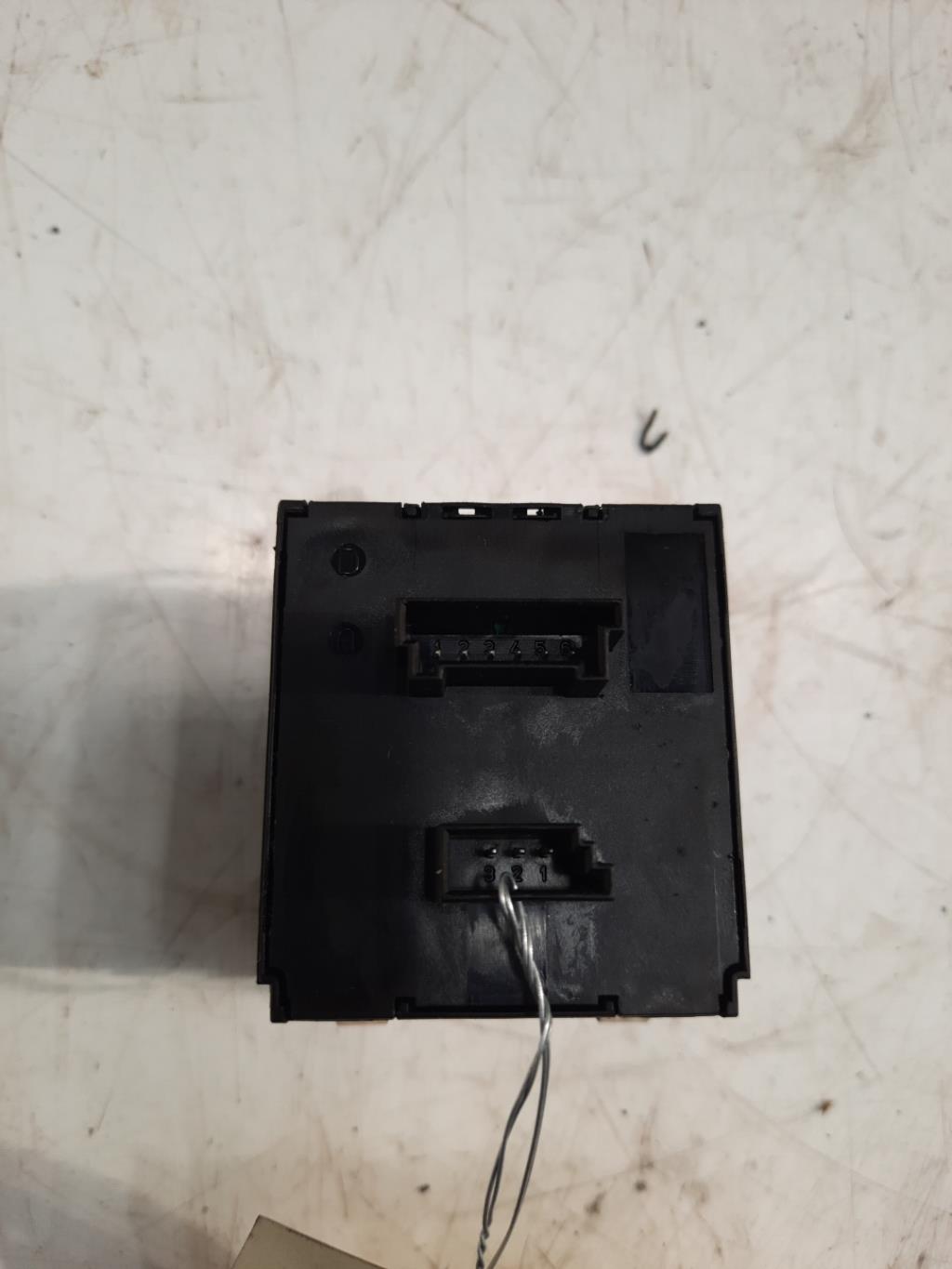 Bouton de warning BMW SERIE 3 E91 TOURING PHASE 1 BREAK Diesel - 1