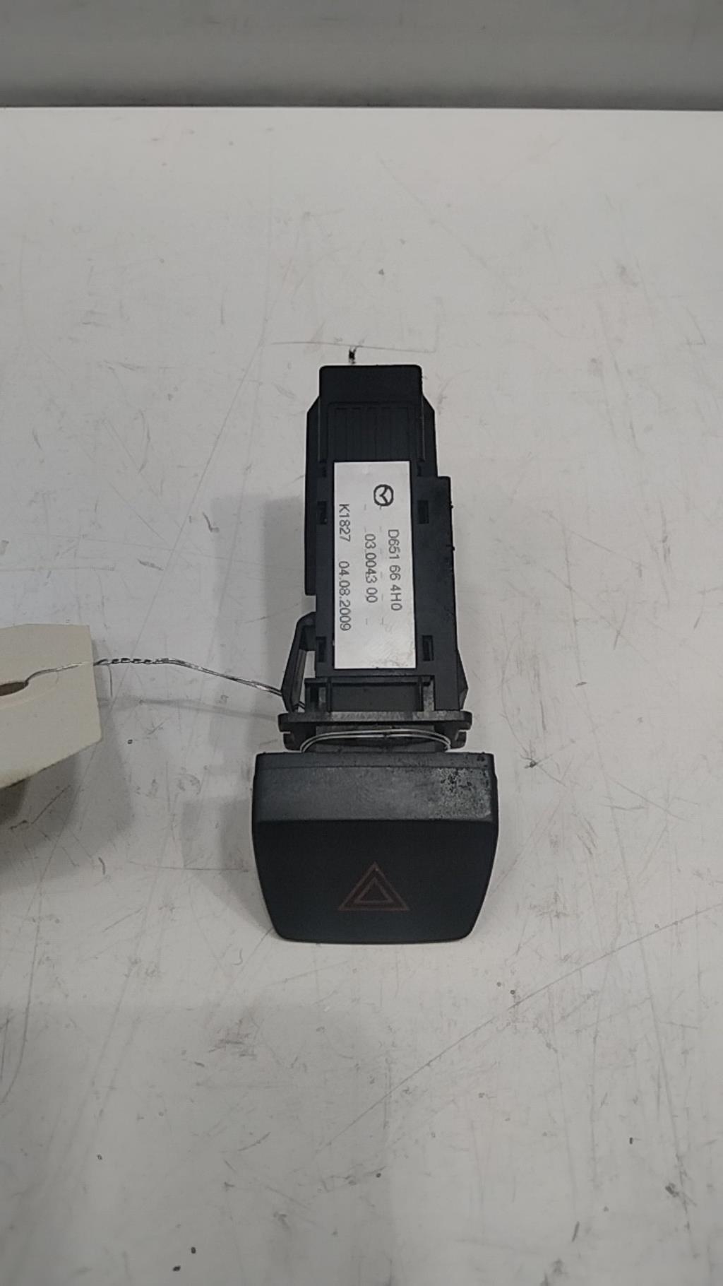 Bouton de warning MAZDA 2 2 PHASE 1 Essence - 1