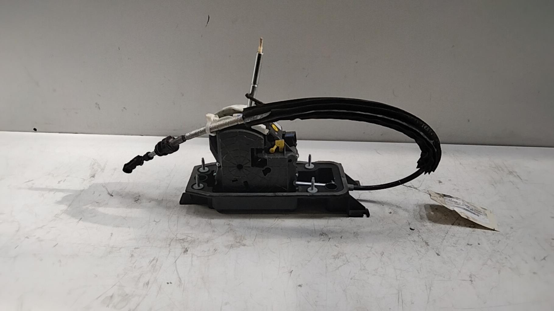 Cable levier de vitesses VOLKSWAGEN SCIROCCO 3 PHASE 1 COUPE Essence - 1