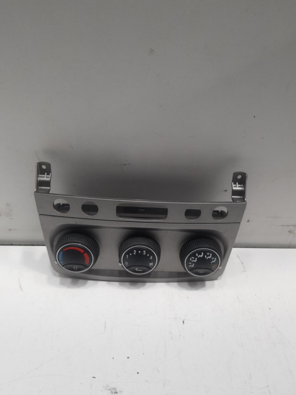 Commande chauffage ALFA ROMEO 147 PHASE 2 Diesel - 1