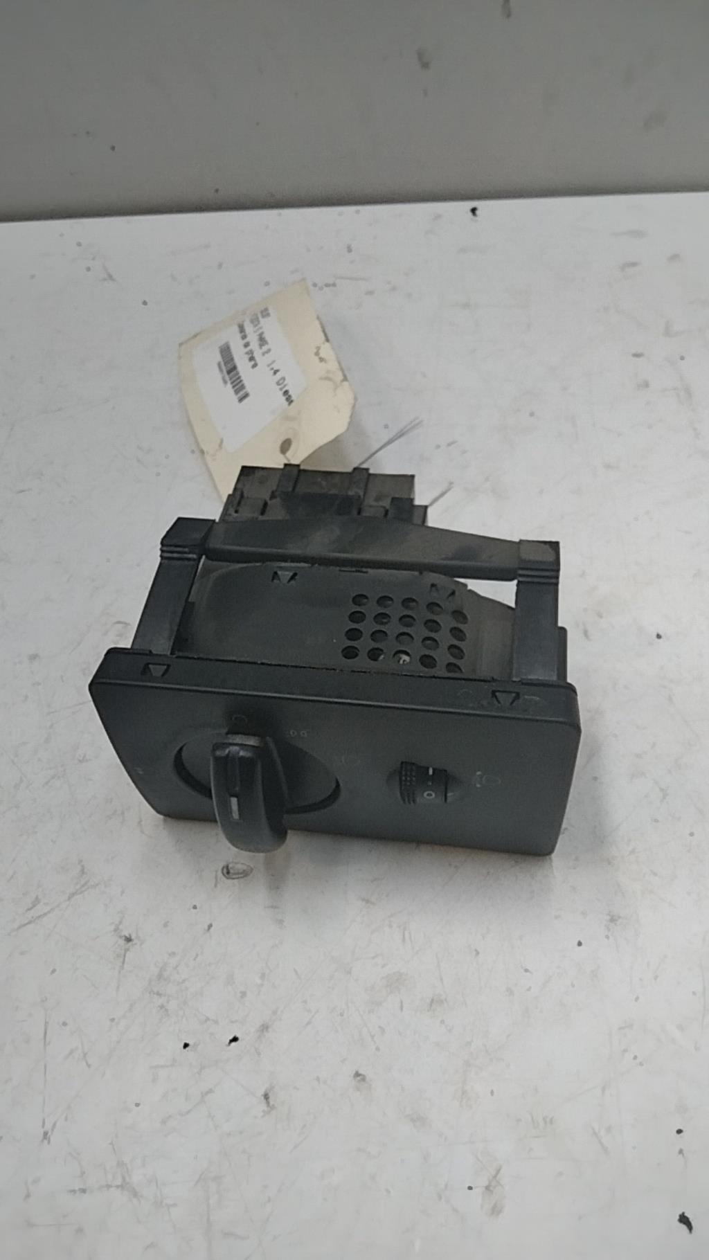 Commande de phare FORD FIESTA 5 PHASE 2 Diesel - 1