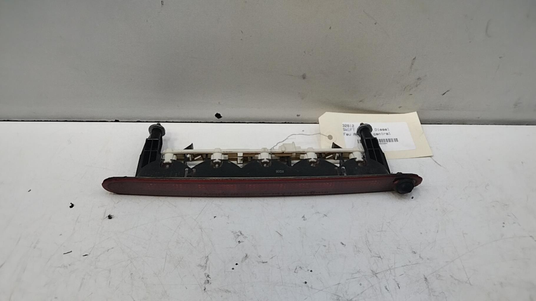 Feu arriere stop central SUZUKI SWIFT 3 Diesel - 1