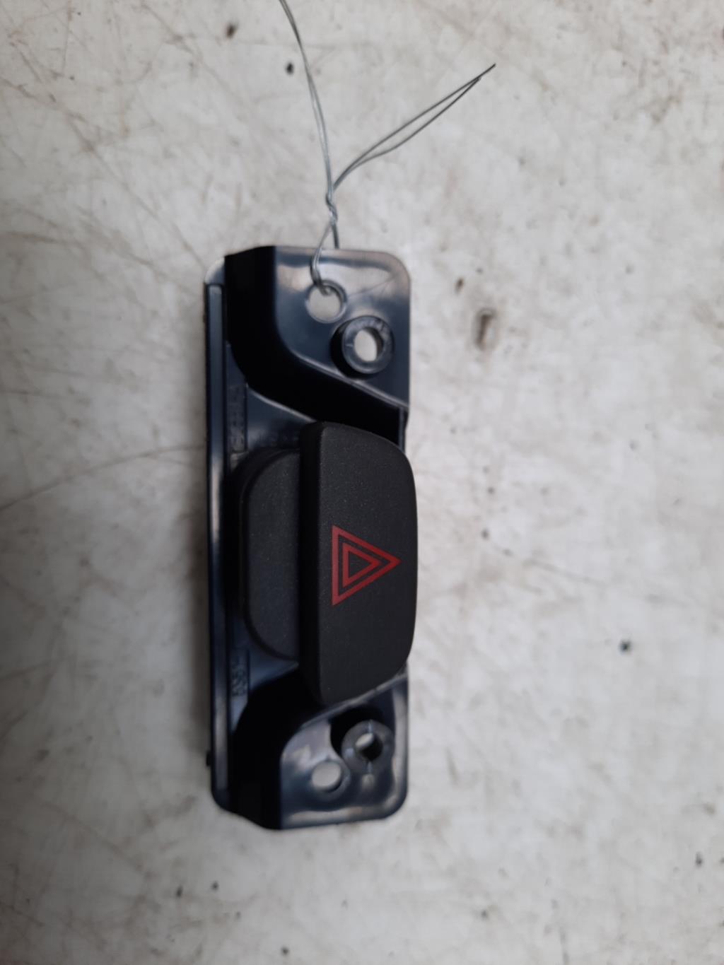 Bouton de warning FORD FIESTA 5 PHASE 2 Diesel - 1