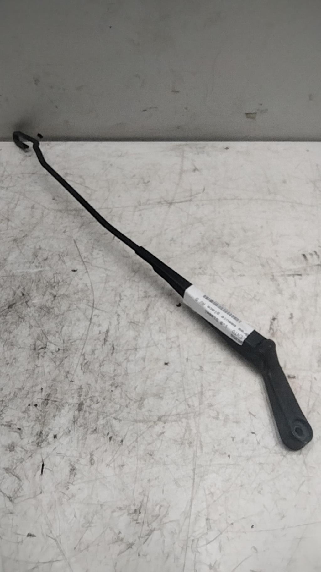 Braccio tergicristallo anteriore destro VOLKSWAGEN VENTO Diésel - 1