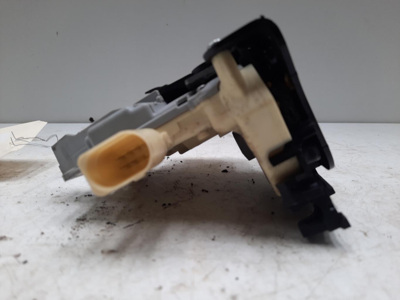 Chiusura centralizzata posteriore destra VOLKSWAGEN PASSAT 5 BREAK Diésel - 1