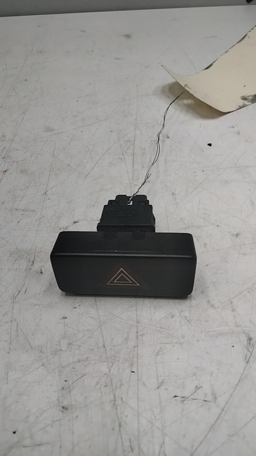 Bouton de warning SUZUKI ALTO 3 Essence - 1