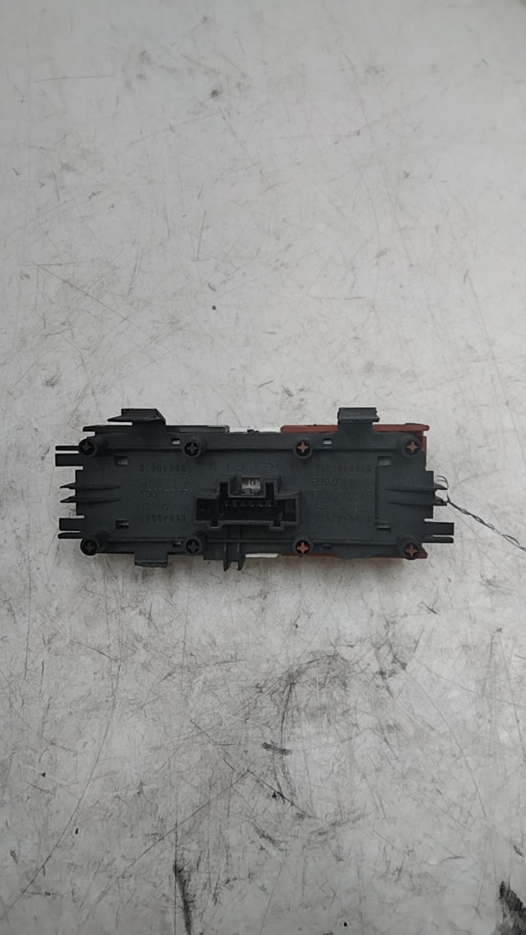 Bouton de warning RENAULT MEGANE 2 PHASE 2 BREAK Diesel - 1