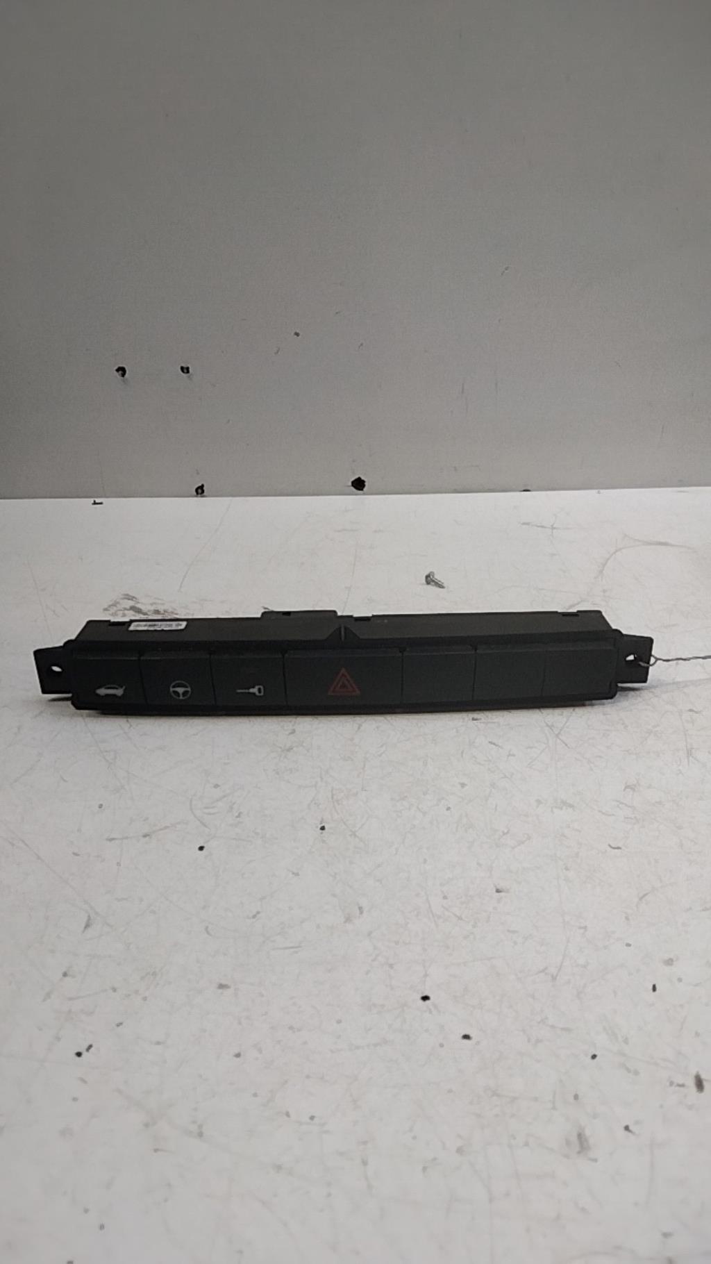 Interruttore luci emergenza FIAT GRANDE PUNTO Diésel - 1