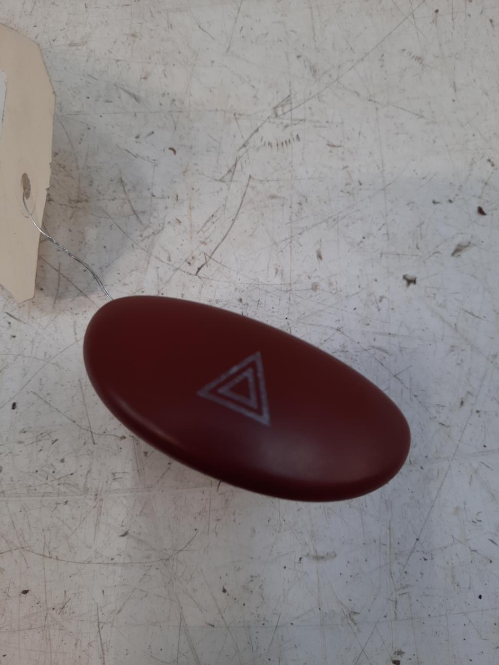 Bouton de warning PEUGEOT 206 PHASE 1 Essence - 1