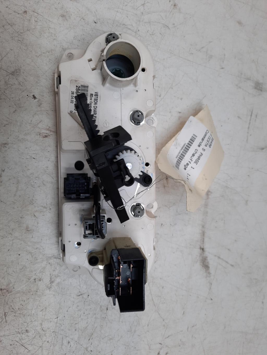Commande chauffage FORD FIESTA 5 PHASE 1 Essence - 1