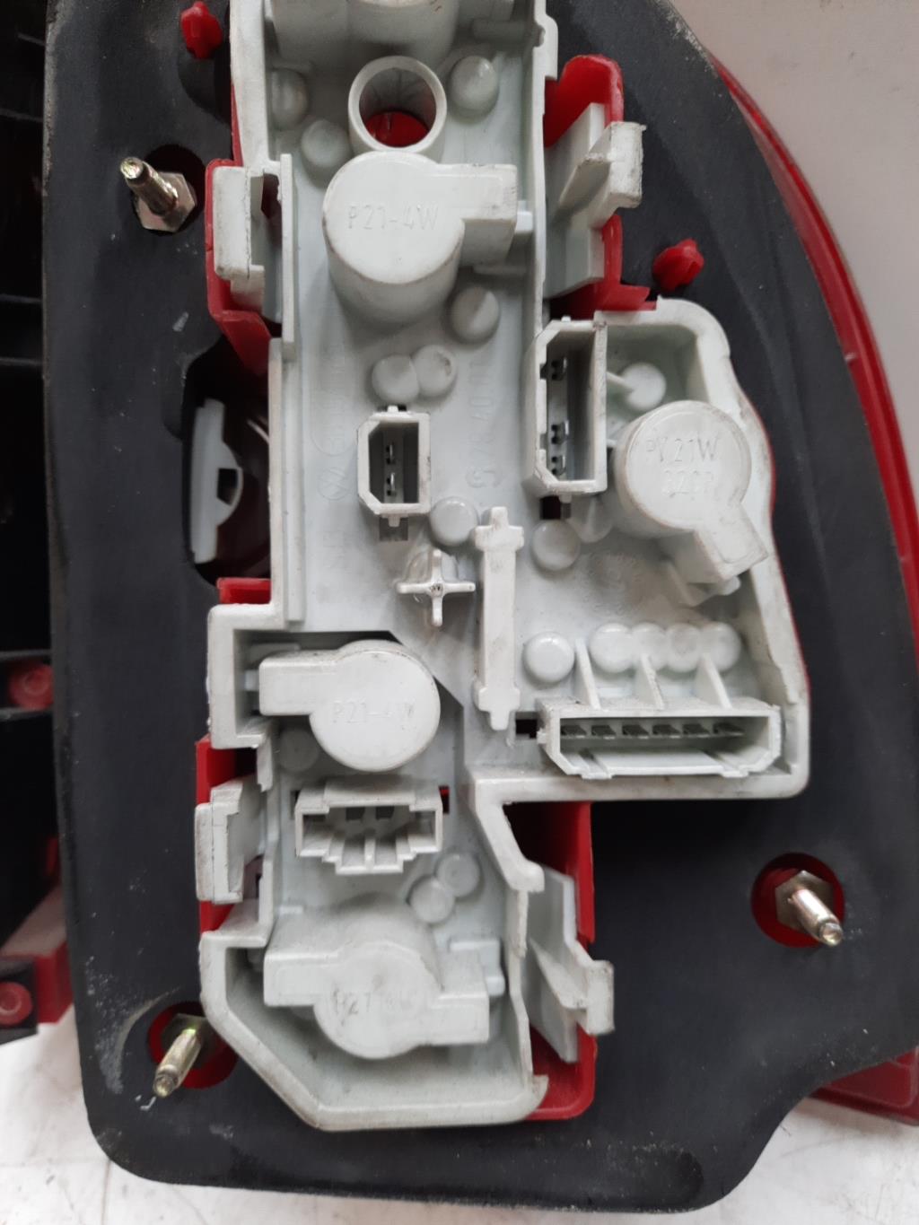 Fanale posteriore principale sinistro (luci) VOLKSWAGEN PASSAT 4 PHASE 2 Diésel - 1