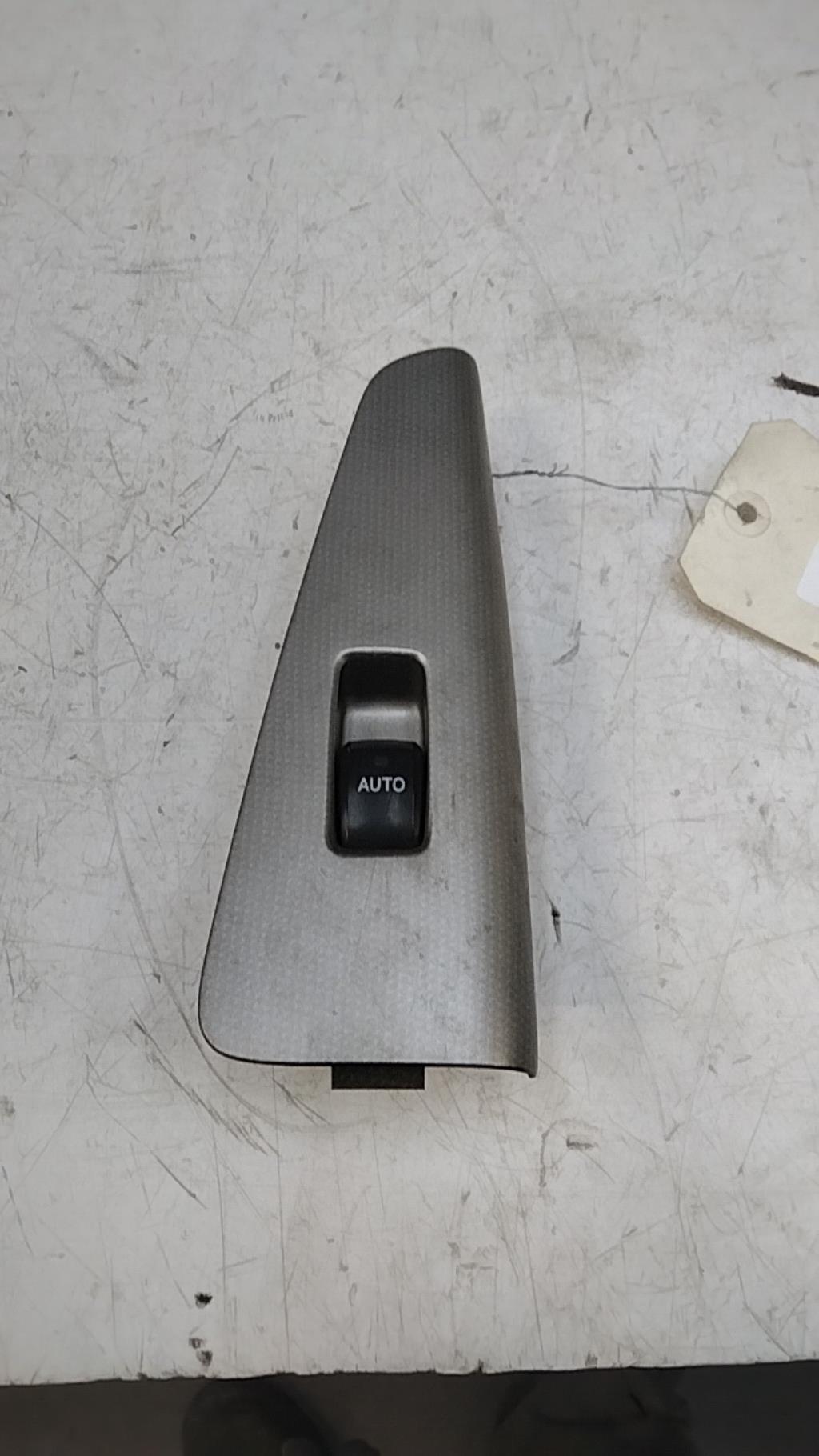 Interruttore lavacristalli posteriore sinistro TOYOTA COROLLA VERSO 1 Diésel - 1