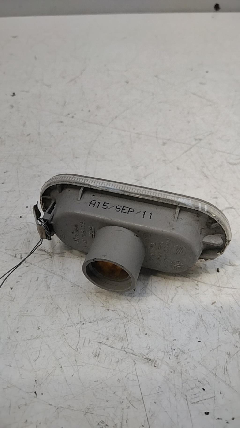 Ripetitore lampeggiante anteriore destro (Luci) SEAT IBIZA 4 PHASE 1 Diésel - 1