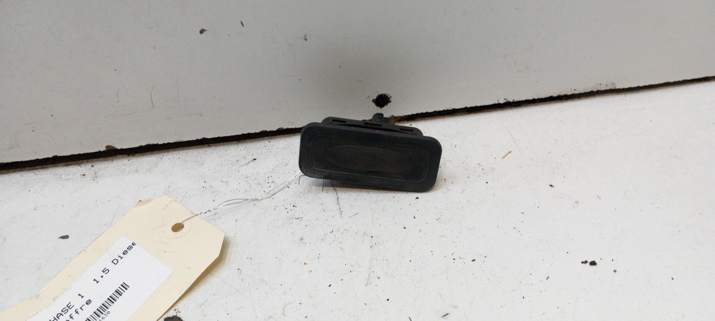 Bouton de coffre RENAULT SCENIC 3 PHASE 1 Diesel - 1
