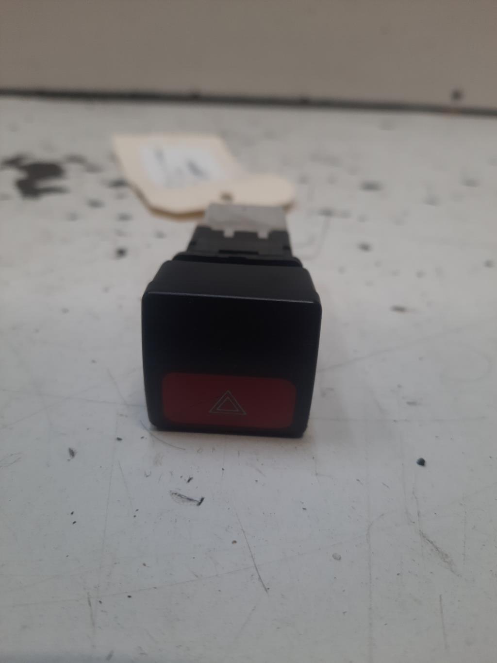Bouton de warning CITROEN XANTIA PHASE 2 Diesel - 1