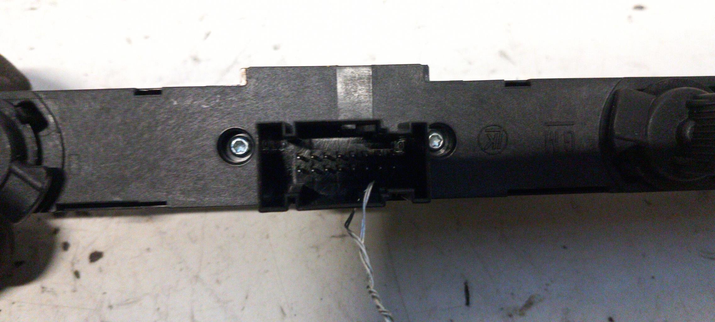 Bouton de warning OPEL ASTRA H PHASE 1 BREAK Diesel - 1
