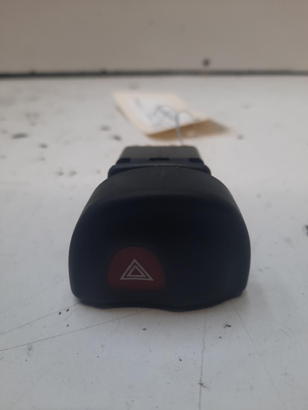 Bouton de warning RENAULT MEGANE 1 PHASE 1 Essence - 1