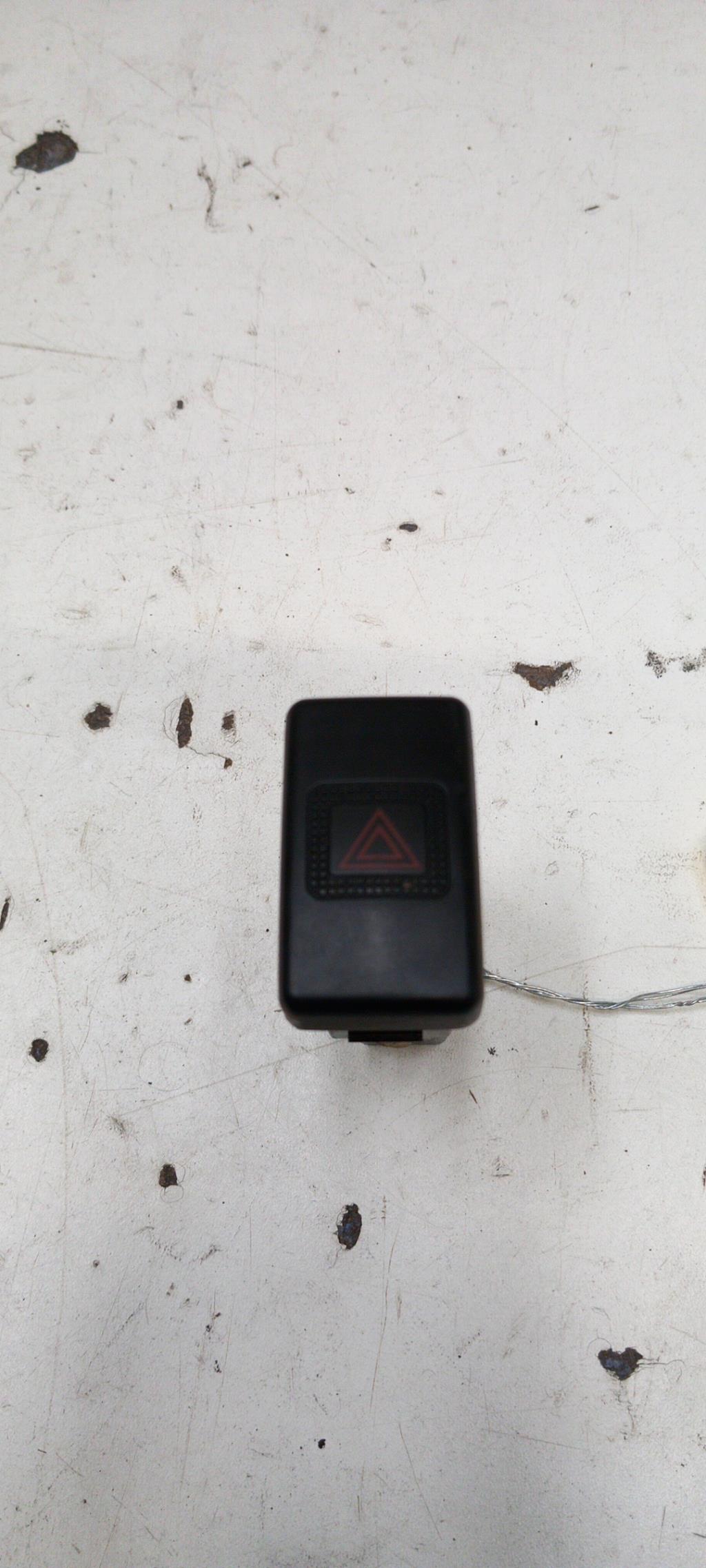 Bouton de warning HYUNDAI TRAJET Diesel - 1