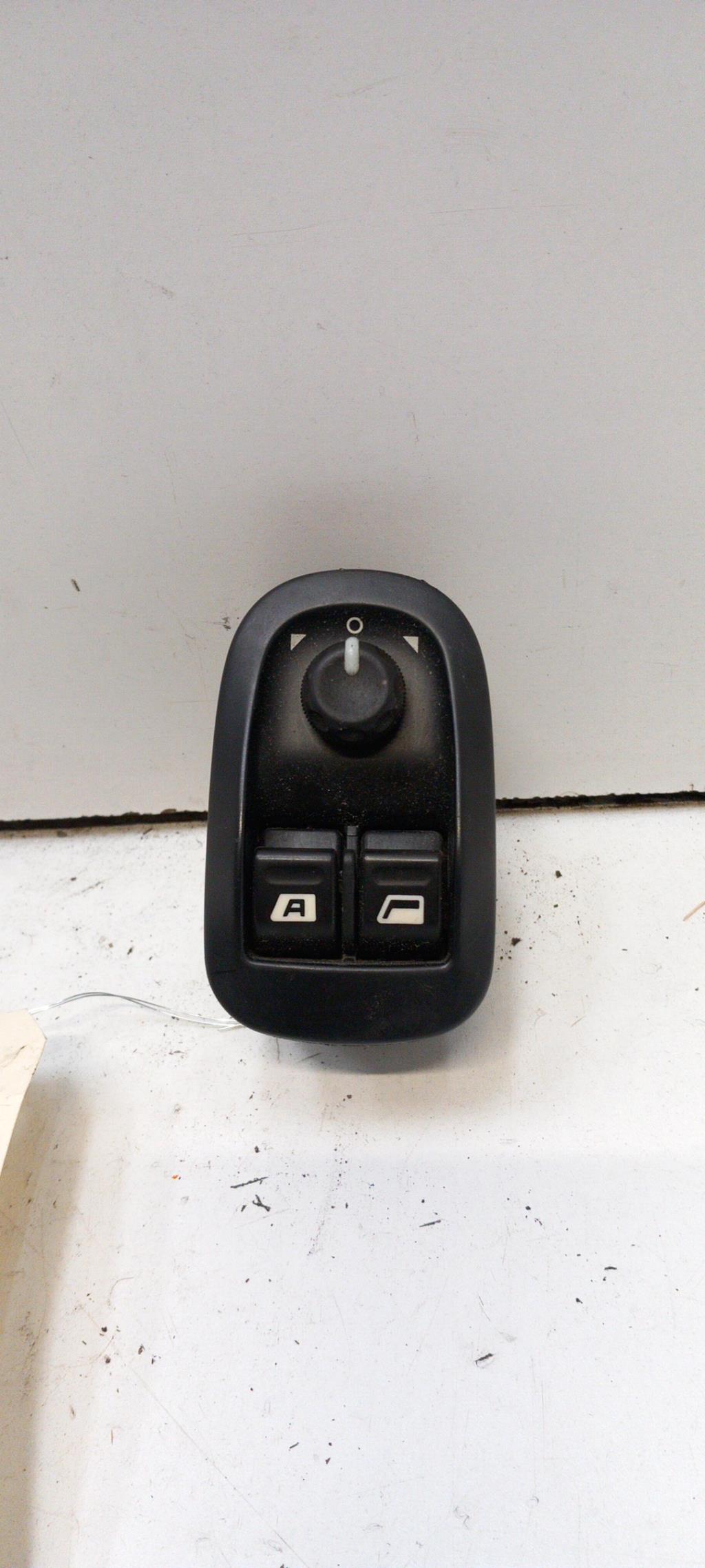 Interruptor de elevalunas PEUGEOT 206 PHASE 1 BREAK Diésel - 1