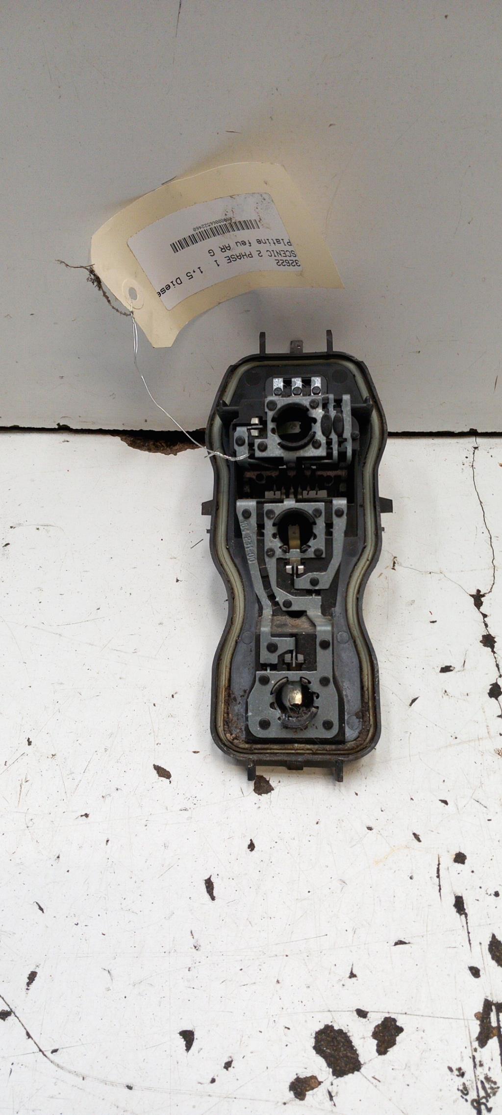 Base portalampade fanale posteriore sinistro RENAULT SCENIC 2 PHASE 1 Diésel - 1
