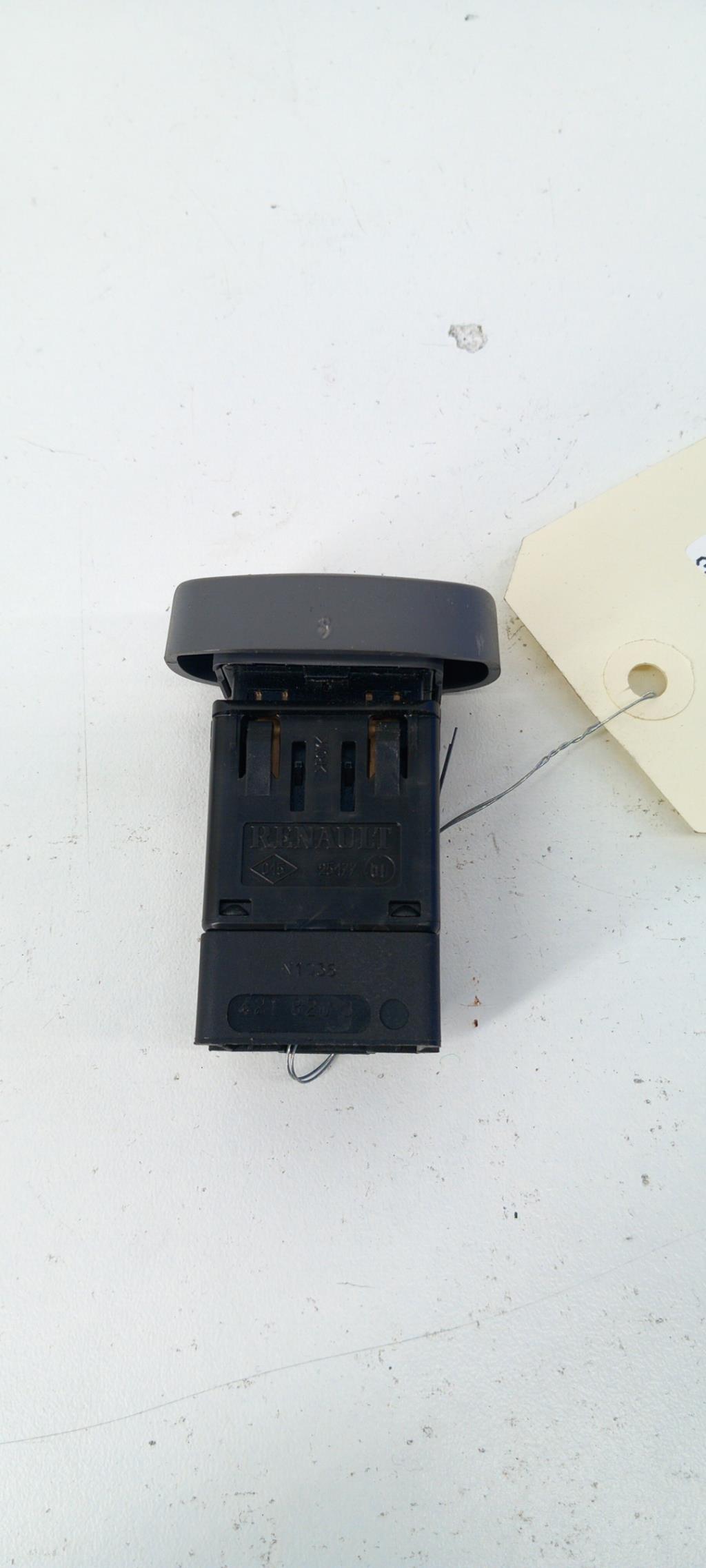 Bouton de warning RENAULT CLIO 2 PHASE 1 Essence - 1
