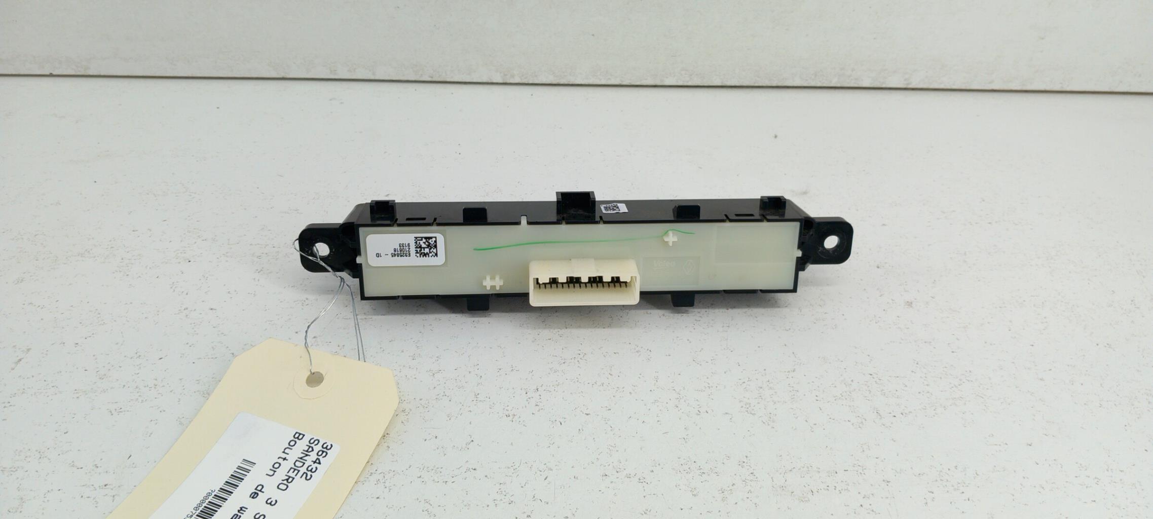 Bouton de warning DACIA SANDERO 3 STEPWAY Essence/GPL/Hybride - 1