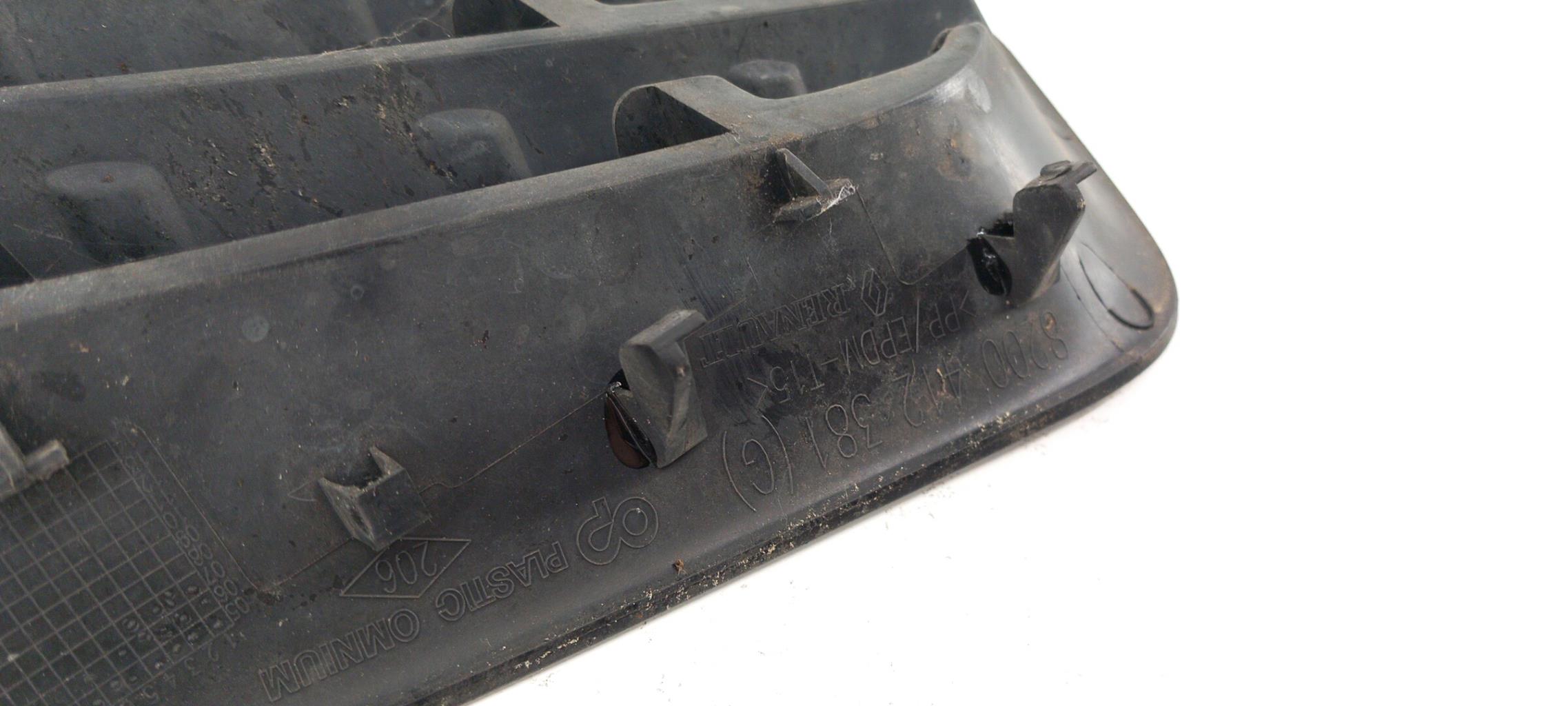 Calandre gauche RENAULT MEGANE 2 PHASE 2 Diesel - 1
