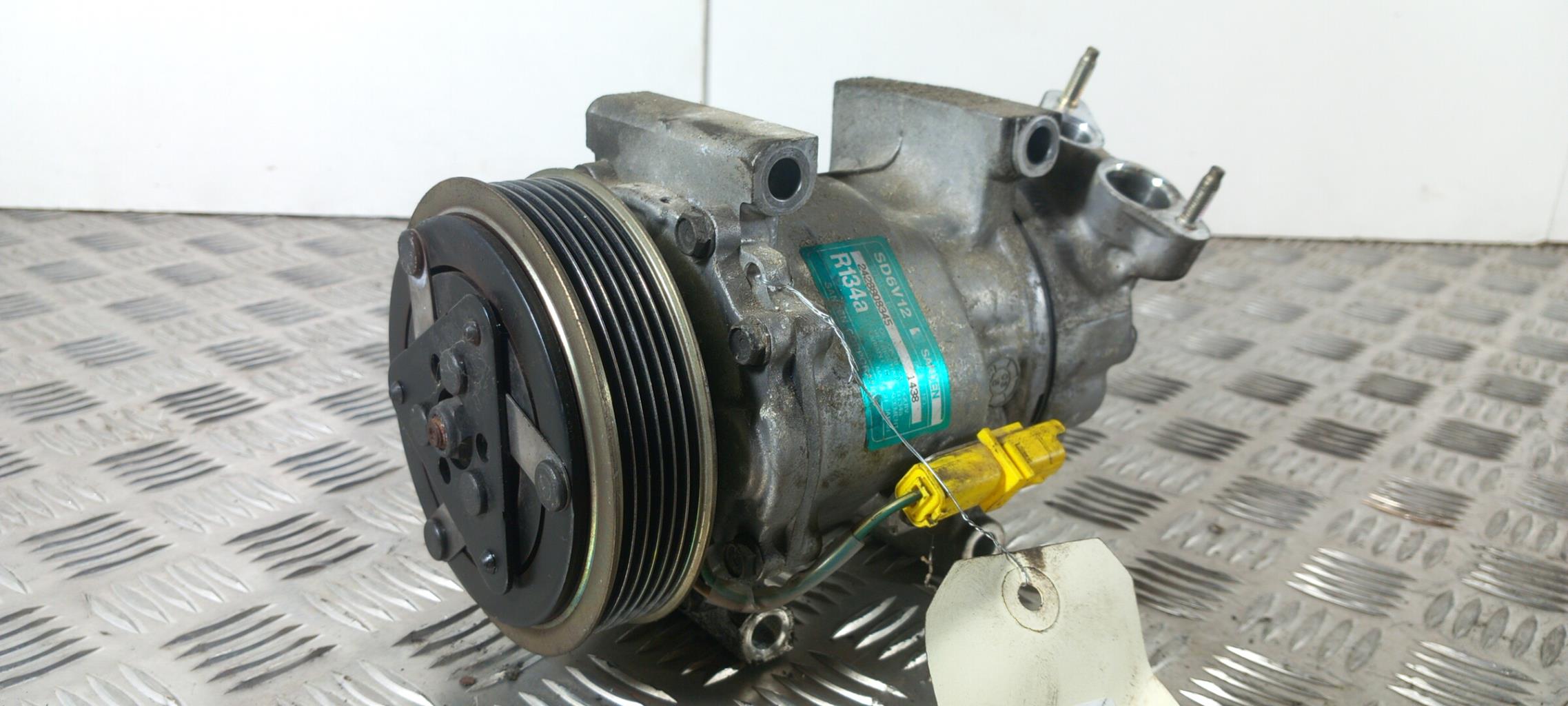 Compresseur clim PEUGEOT 307 PHASE 1 CABRIOLET Essence - 1