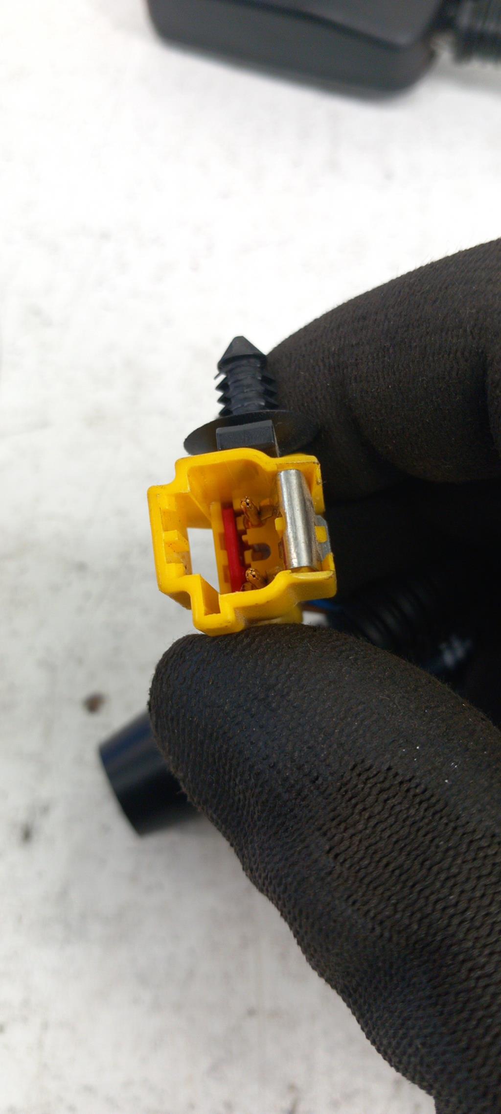 Aggancio cintura sicurezza anteriore destro FORD FIESTA 4 PHASE 2 Gasolina - 1