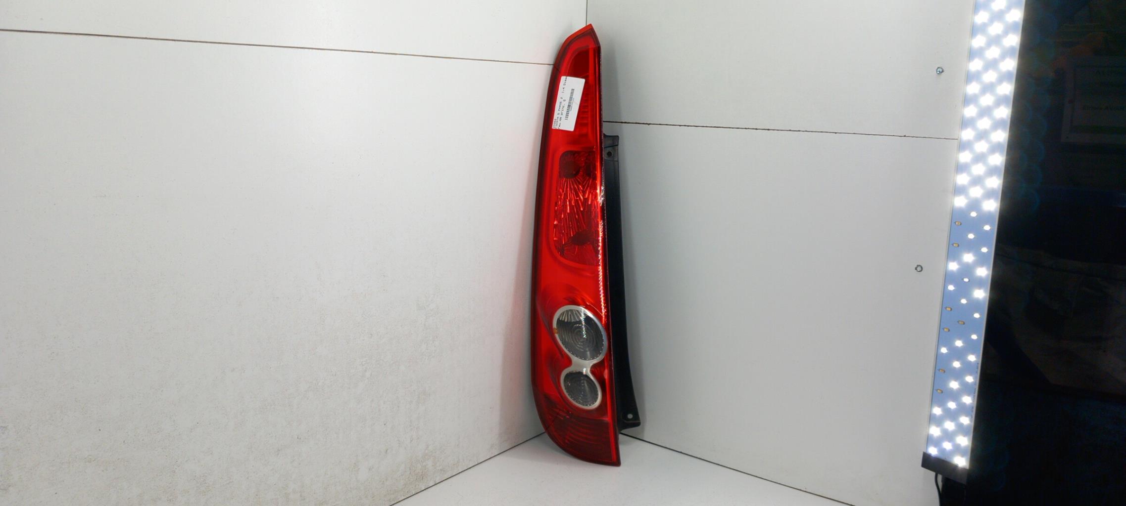 Fanale posteriore principale sinistro (luci) FORD FIESTA 5 PHASE 2 Diésel - 1
