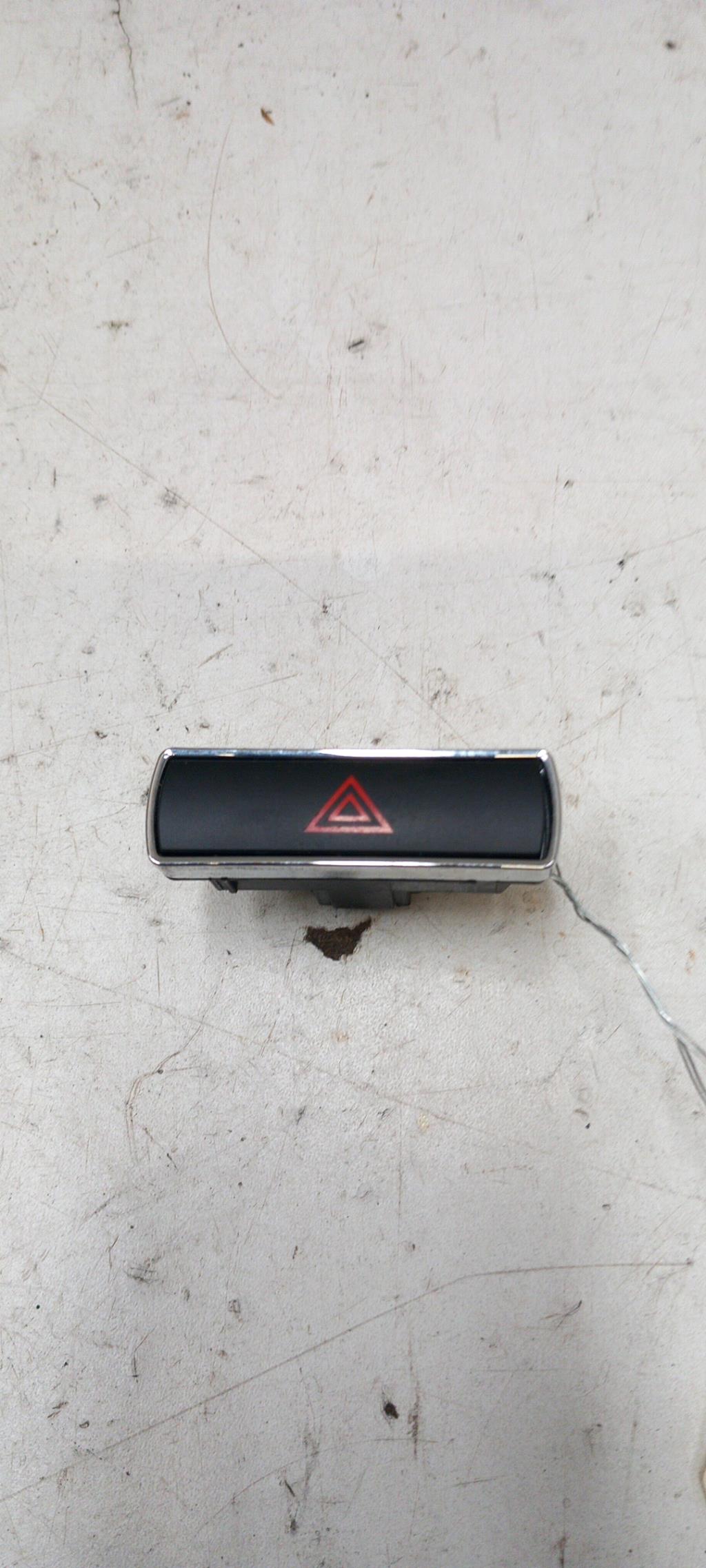 Bouton de warning FORD MONDEO 3 PHASE 2 Diesel - 1