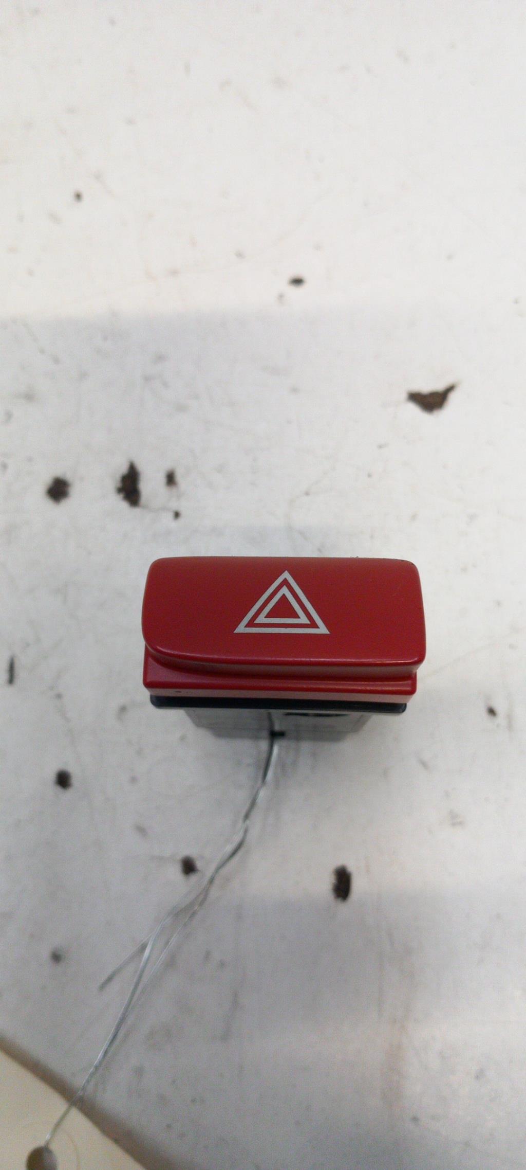 Bouton de warning KIA RIO 2 PHASE 1 Essence - 1