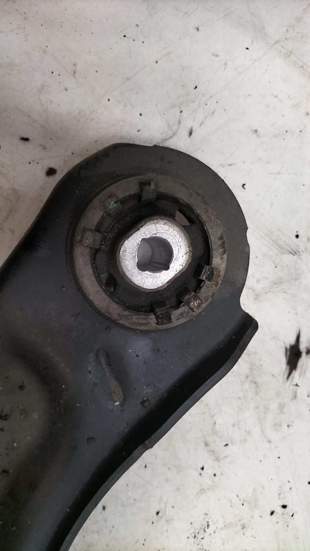 Braccio sospensione inferiore anteriore sinistro RENAULT SCENIC 3 PHASE 1 Diésel - 1