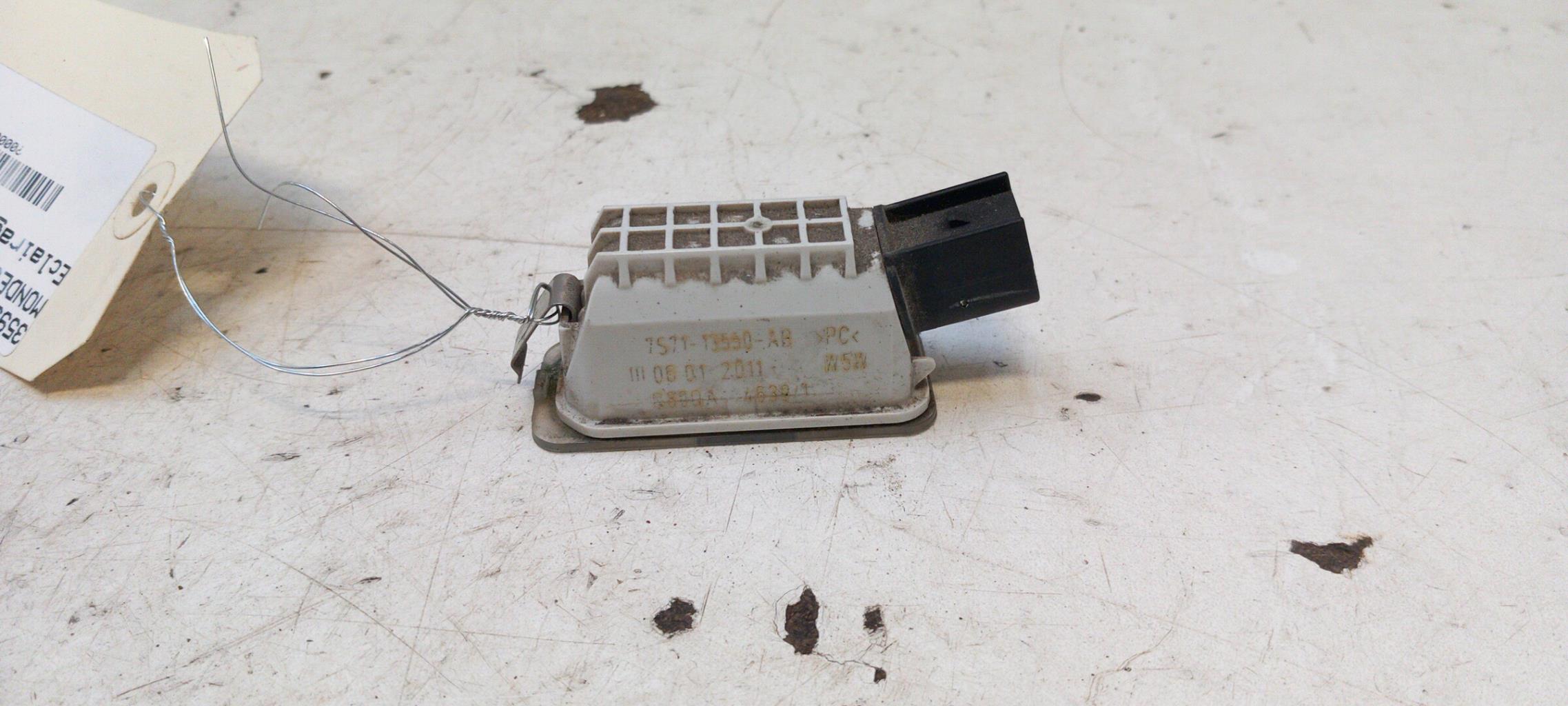 Eclairage de plaque FORD MONDEO 3 PHASE 2 Diesel - 1