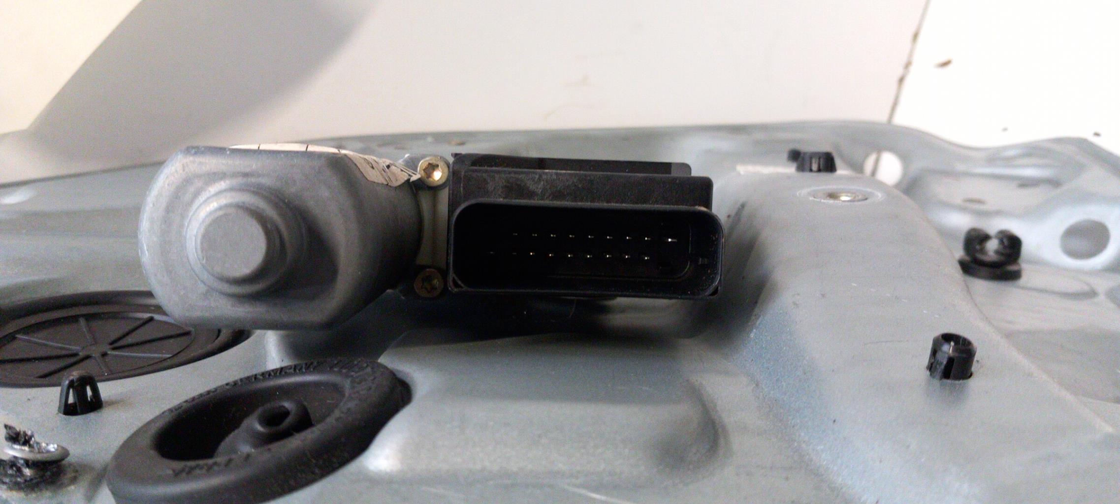 Alzacristalli elettrico posteriore sinistro VOLKSWAGEN GOLF 4 Gasolina - 1