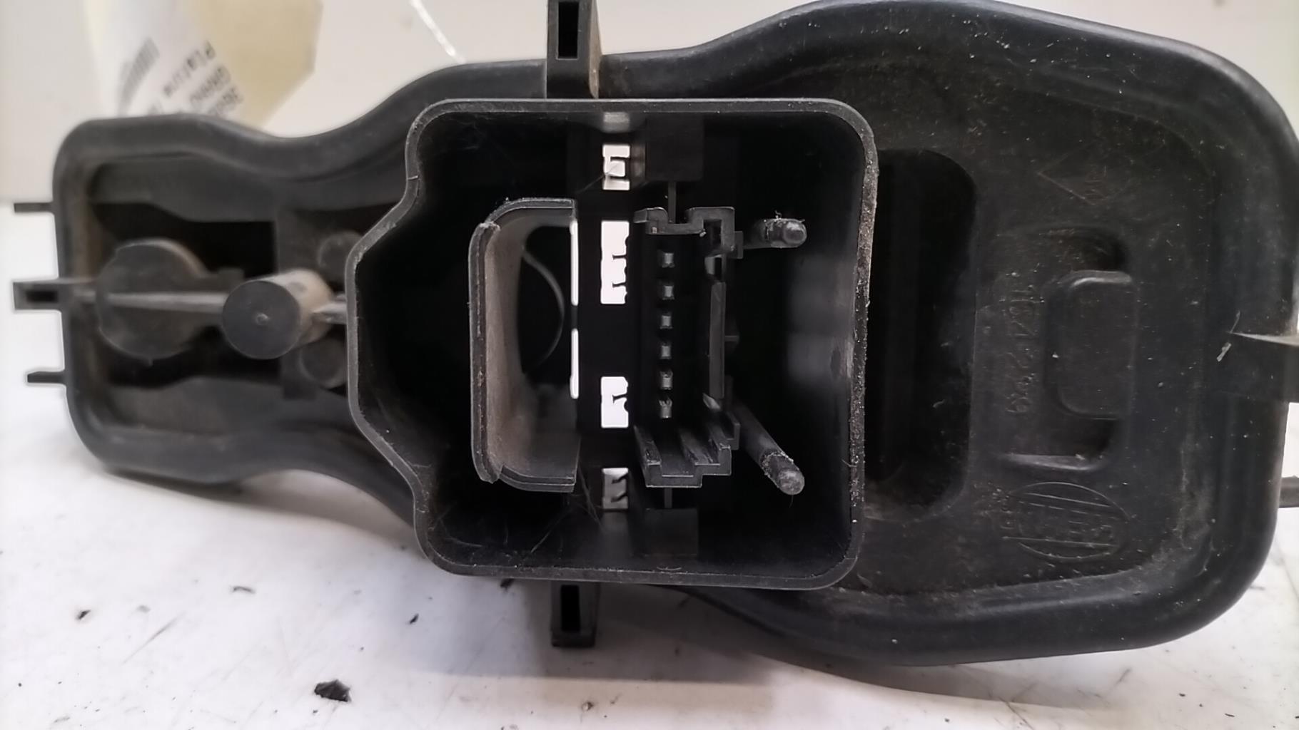 Base portalampade fanale posteriore destro RENAULT GRAND SCENIC 2 PHASE 1 Diésel - 1