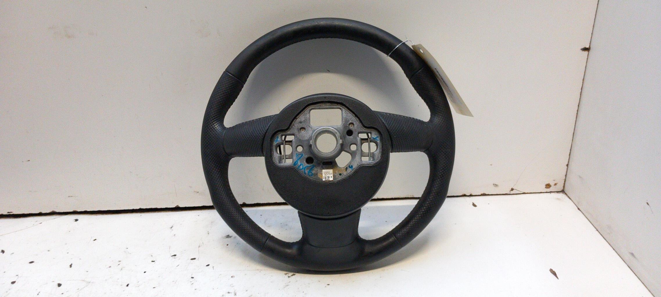 Volant AUDI A1 1 SPORTBACK PHASE 1 Essence - 1