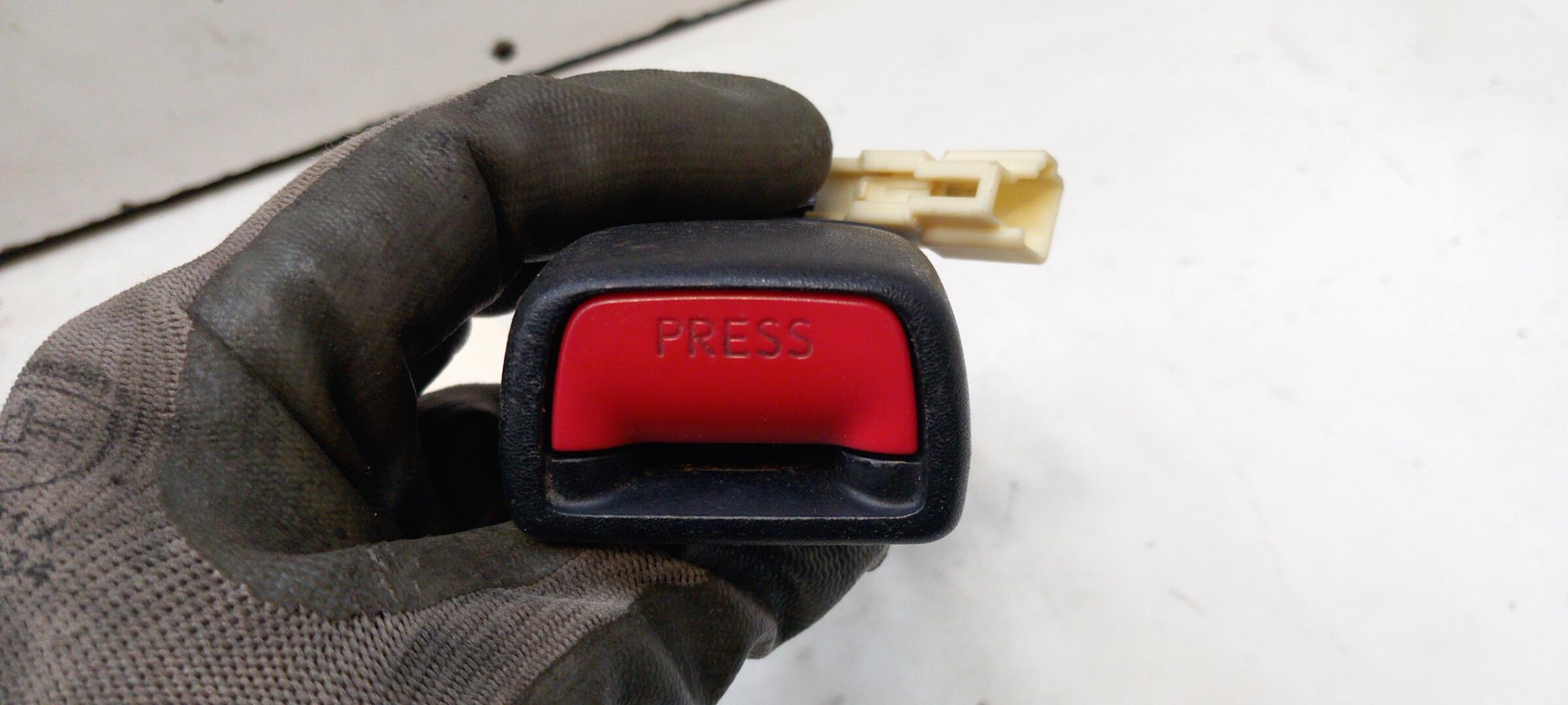 Aggancio cintura sicurezza anteriore sinistro SUZUKI SWIFT 4 Gasolina - 1