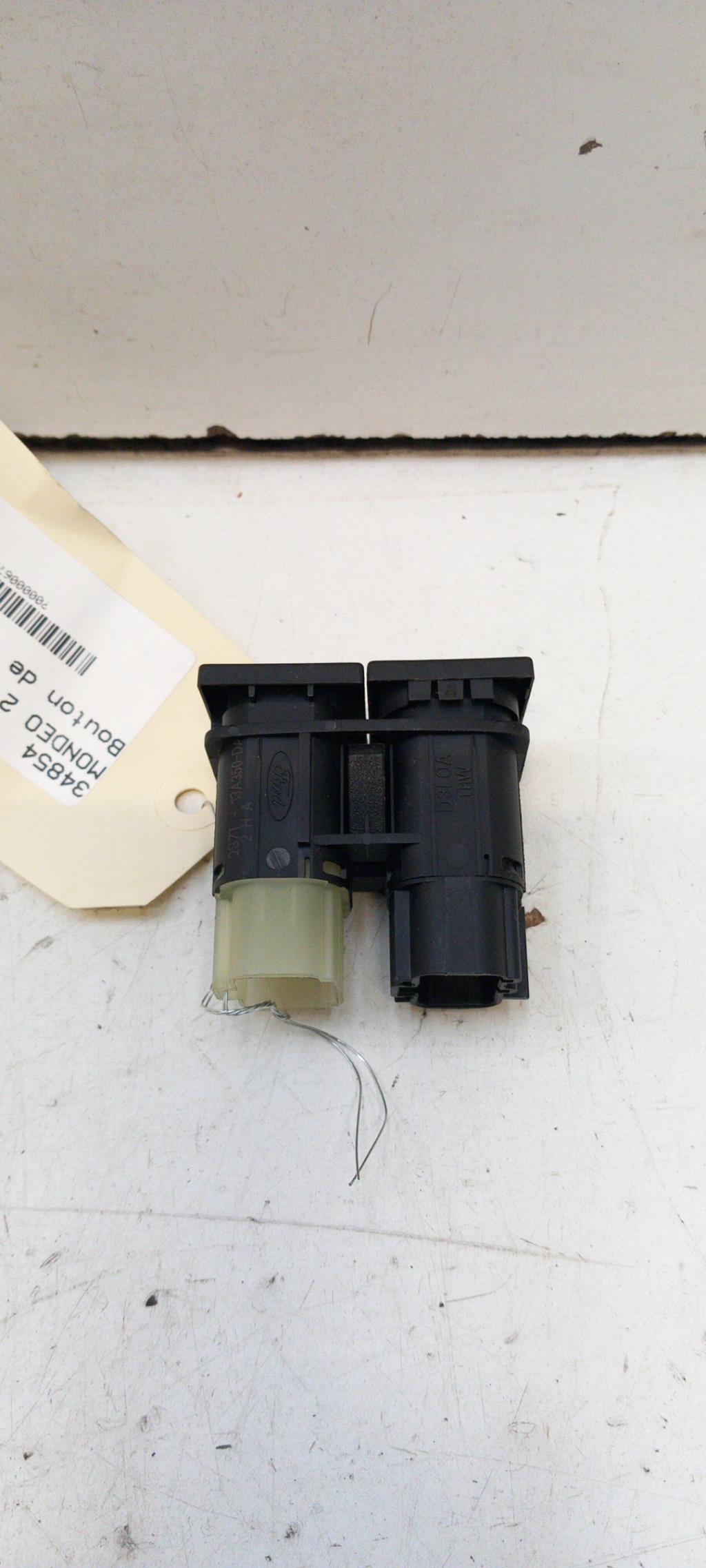 Bouton de warning FORD MONDEO 2 Essence - 1